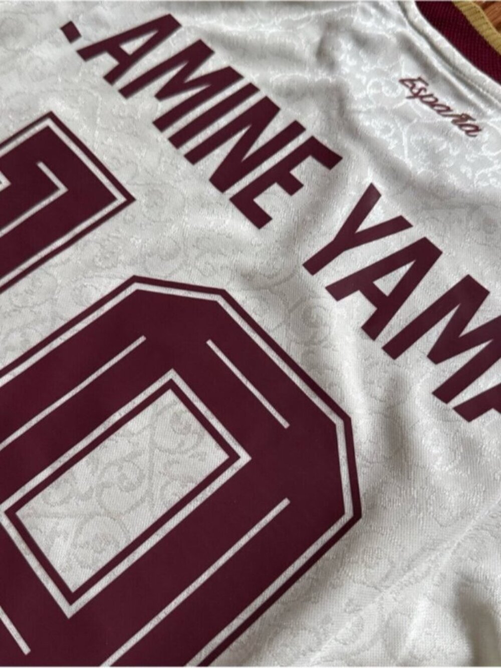 Spain Away Soccer Jersey PLAYER VERSION World Cup 2026 Lamine Yamal #19 - Picture 4 of 9
